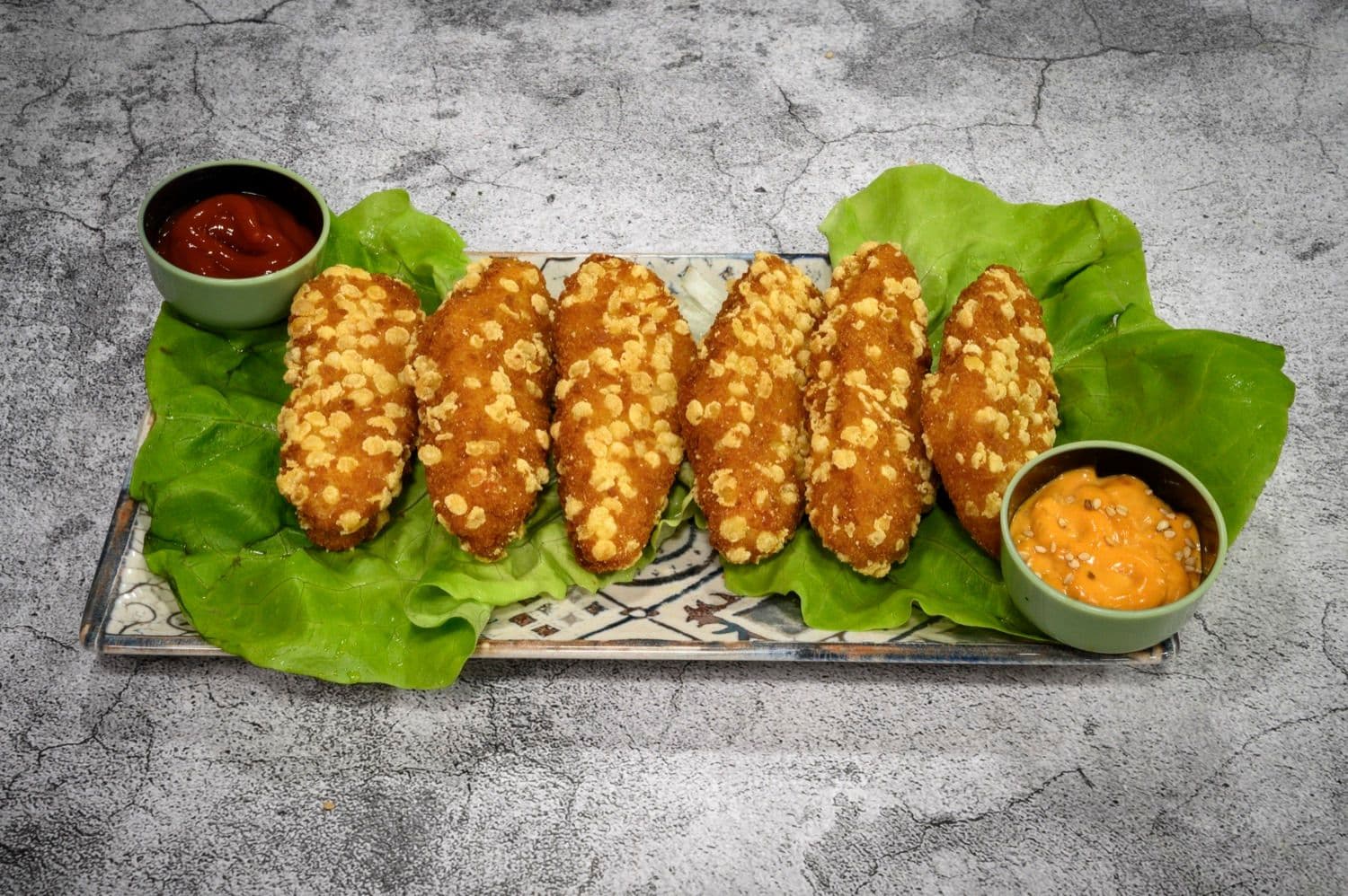 Fingers de pollo crujientes con salsas