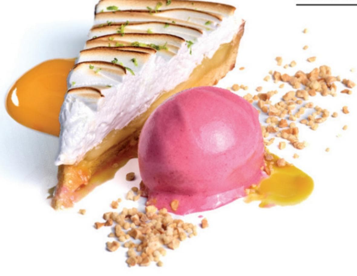 Tarta de merengue de limón con sorbet